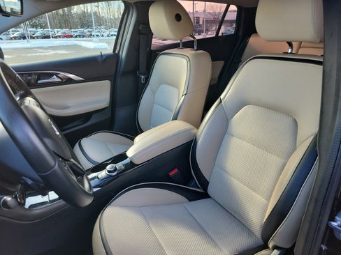 Used 2019 INFINITI QX30 LUXE AWD image 4