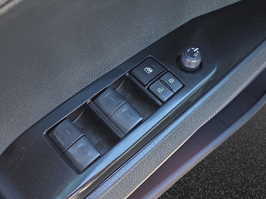 Used 2025 Toyota Camry SE FWD image 14