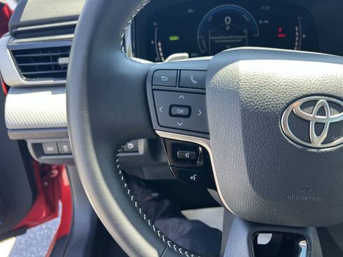 Used 2025 Toyota Camry SE w/ Convenience Package FWD image 19