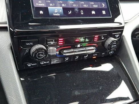 Certified 2024 Jeep Grand Cherokee Laredo X w/ Luxury Tech Group I image 21