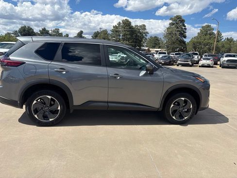Used 2025 Nissan Rogue SV AWD/4WD image 10