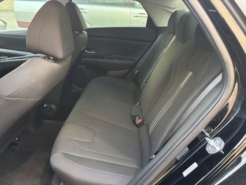 Used 2021 Hyundai Elantra SEL image 29