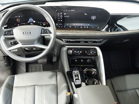 Used 2025 Audi Q5 Premium Plus w/ Premium Plus image 12