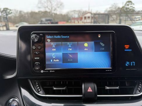 Used 2018 Toyota C-HR XLE image 20