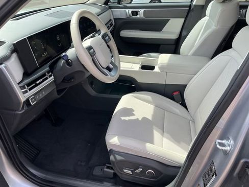 Used 2025 Hyundai Santa Fe SEL FWD image 11