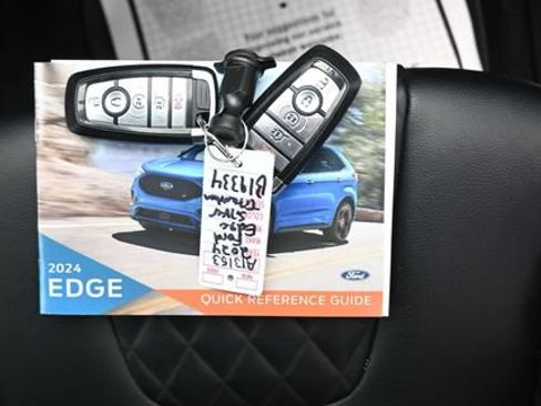 Used 2024 Ford Edge Titanium AWD/4WD image 11