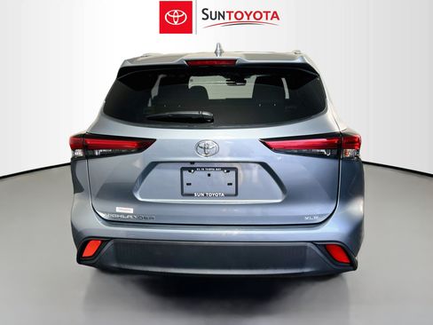 Used 2023 Toyota Highlander XLE FWD image 5