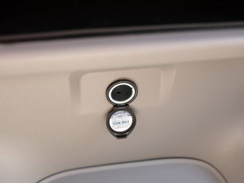 Used 2020 Toyota Sienna LE image 6