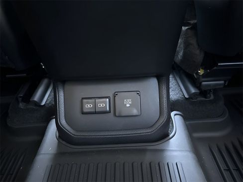 Used 2025 Toyota Highlander Platinum image 54