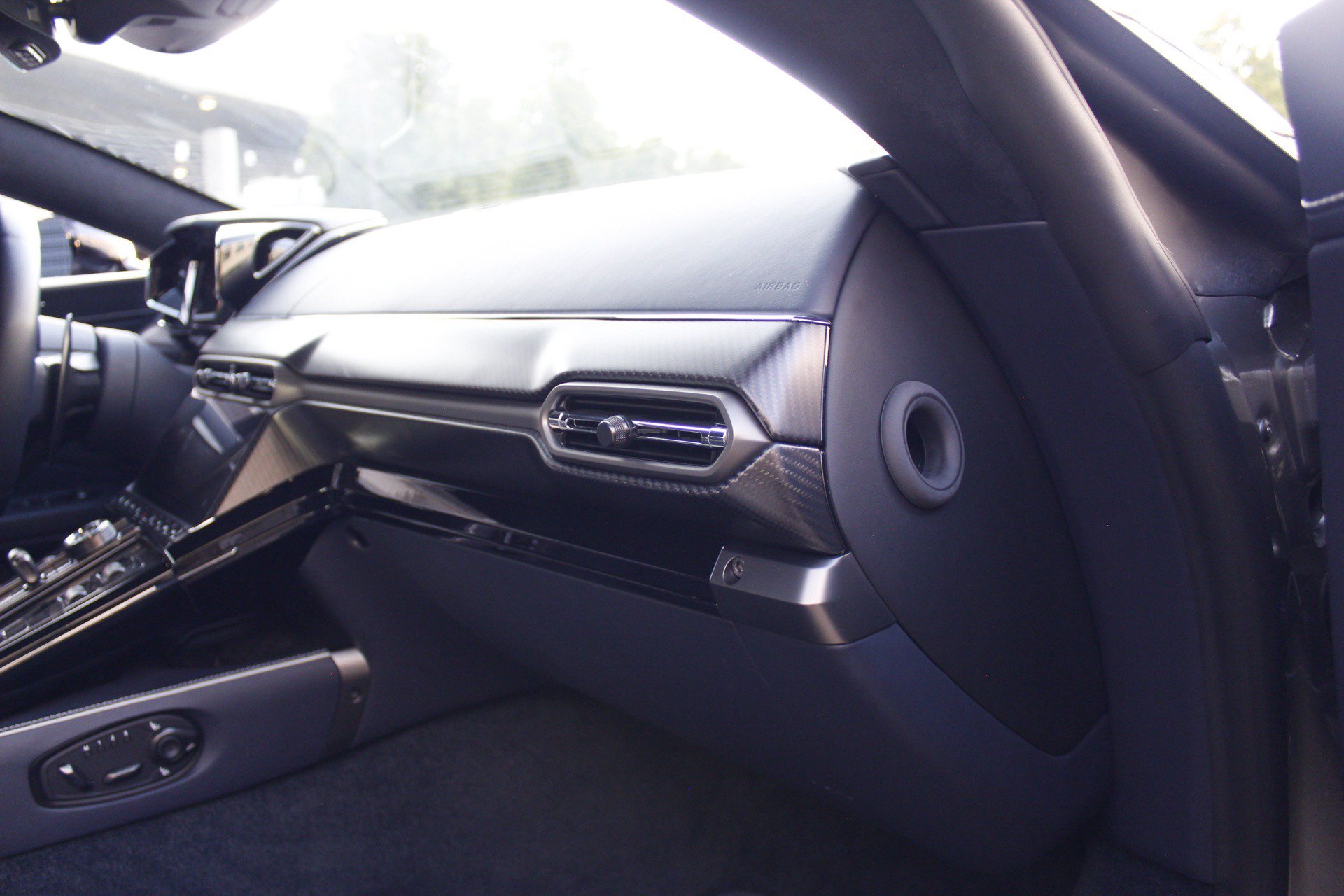 Used 2025 Aston Martin V8 Vantage Coupe RWD image 46