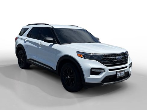 Used 2023 Ford Explorer XLT w/ Equipment Group 202A AWD/4WD image 7