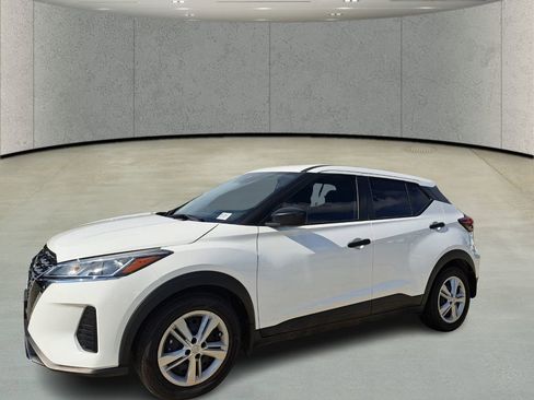 Used 2023 Nissan Kicks S image 1