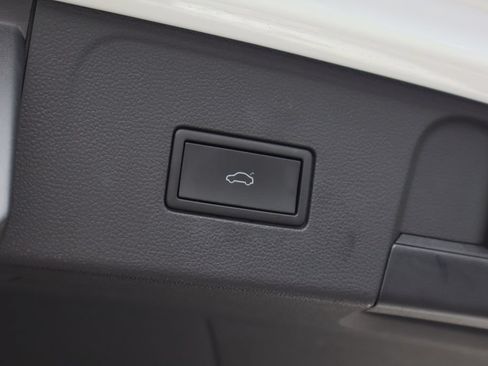 Used 2024 Volkswagen Atlas SE FWD image 24