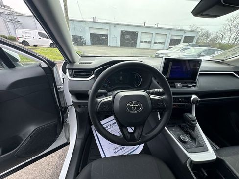 Used 2025 Toyota RAV4 XLE image 11