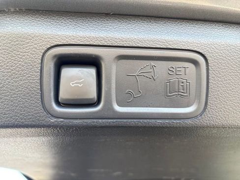 Used 2024 Ford Expedition Max XLT image 4