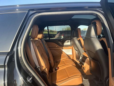 Used 2024 Lincoln Aviator Black Label w/ Jet Package image 7
