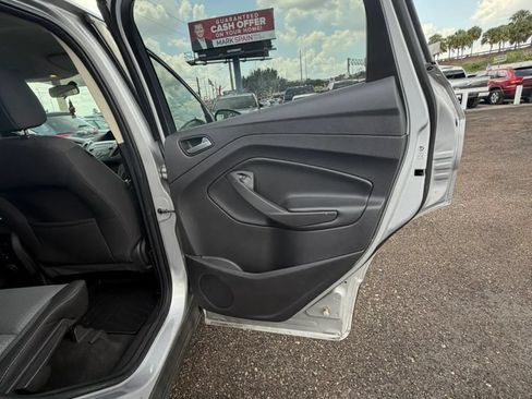Used 2017 Ford Escape SE FWD image 10