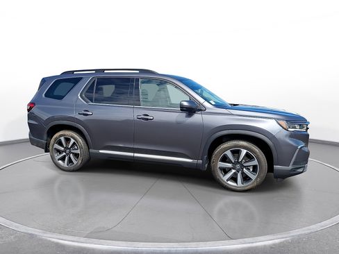 Used 2025 Honda Pilot Touring image 9