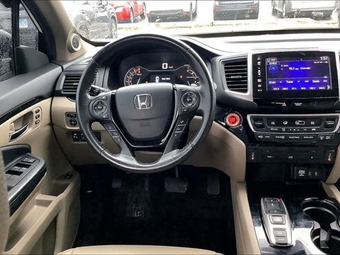 Used 2017 Honda Pilot Touring image 5