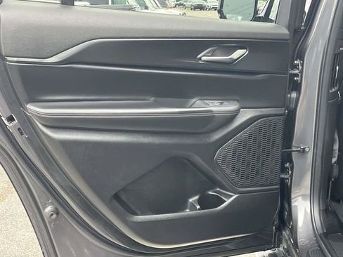 Used 2025 Jeep Grand Cherokee L Altitude AWD/4WD image 18
