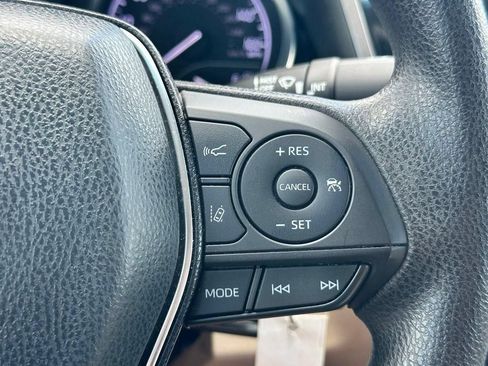 Used 2018 Toyota Camry LE FWD image 18