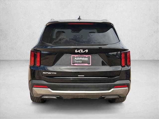 Used 2025 Kia Sorento S FWD image 7
