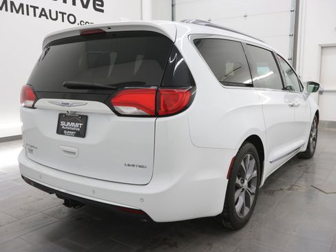Used 2019 Chrysler Pacifica Limited w/ Tire & Wheel Group image 5