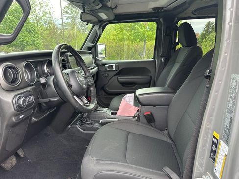 Used 2022 Jeep Gladiator Mojave AWD/4WD image 9