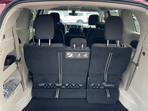 Used 2019 Chrysler Pacifica Touring Plus w/ Tire & Wheel Group image 9