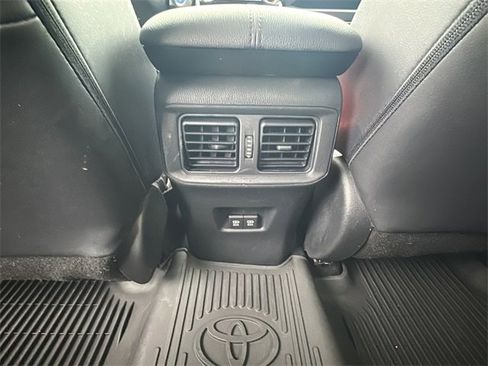 Used 2021 Toyota RAV4 XLE Premium image 18