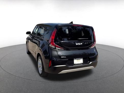 Used 2025 Kia Soul LX w/ LX Technology Package FWD image 11