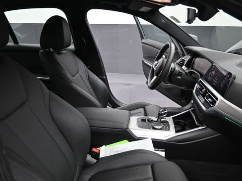 Used 2020 BMW 330i Sedan w/ M Sport Package RWD image 21