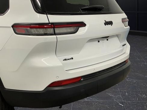 New 2025 Jeep Grand Cherokee L Limited w/ Black Appearance Package image 40