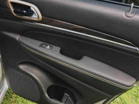 Used 2015 Jeep Grand Cherokee Overland image 17