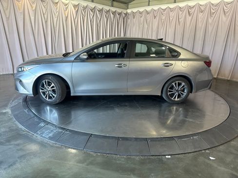 Used 2022 Kia Forte LXS w/ LXS Technology Package FWD image 6