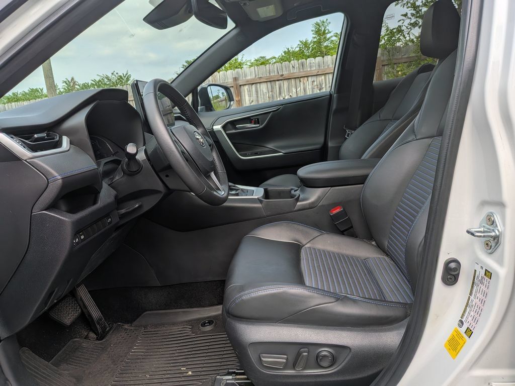 Used 2023 Toyota RAV4 XSE AWD/4WD image 11
