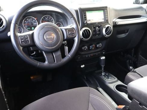 Used 2013 Jeep Wrangler Unlimited Sahara w/ Connectivity Group AWD/4WD image 4