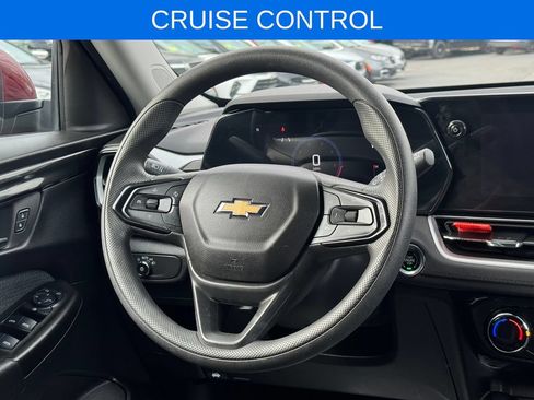 Used 2025 Chevrolet TrailBlazer LT AWD/4WD image 6