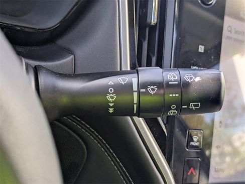 Used 2025 Subaru Outback Premium image 31