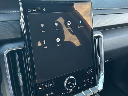 New 2026 GMC Acadia Elevation image 13