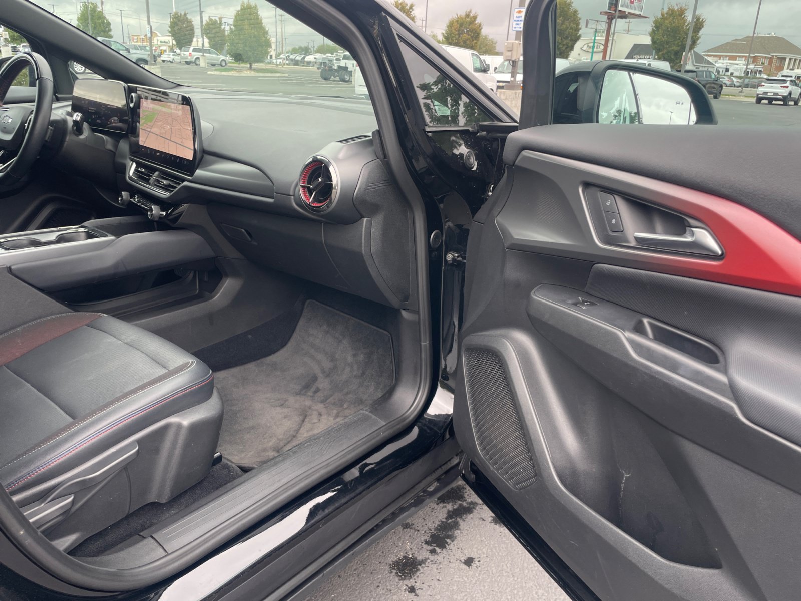 Used 2024 Chevrolet Equinox EV RS FWD image 35