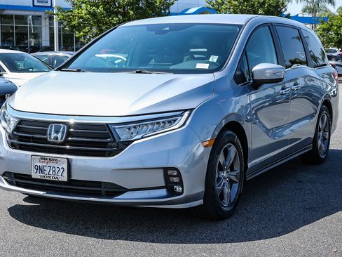 Certified 2024 Honda Odyssey EX image 3