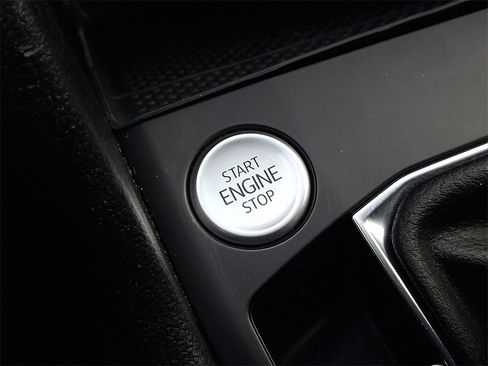 Certified 2022 Volkswagen Taos SE w/ Panoramic Sunroof Package image 23