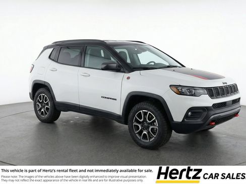 Used 2025 Jeep Compass Trailhawk AWD/4WD image 1
