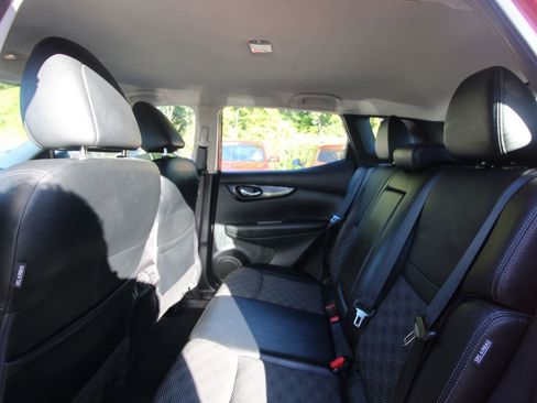 Used 2022 Nissan Rogue Sport SV w/ Technology Package image 26