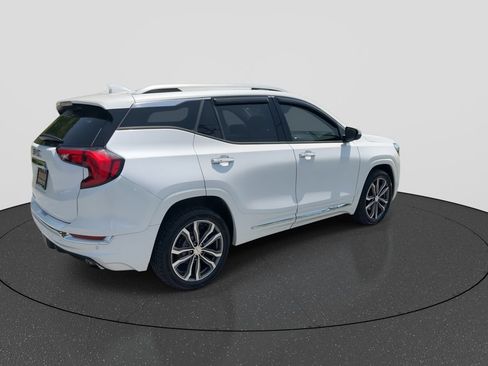Used 2020 GMC Terrain Denali w/ Denali Premium Package FWD image 8