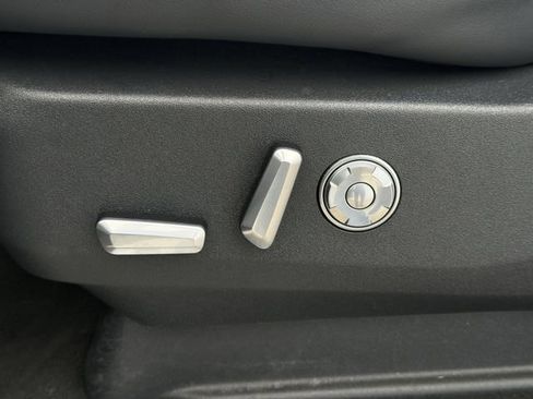 Used 2025 Lincoln Navigator Reserve image 27