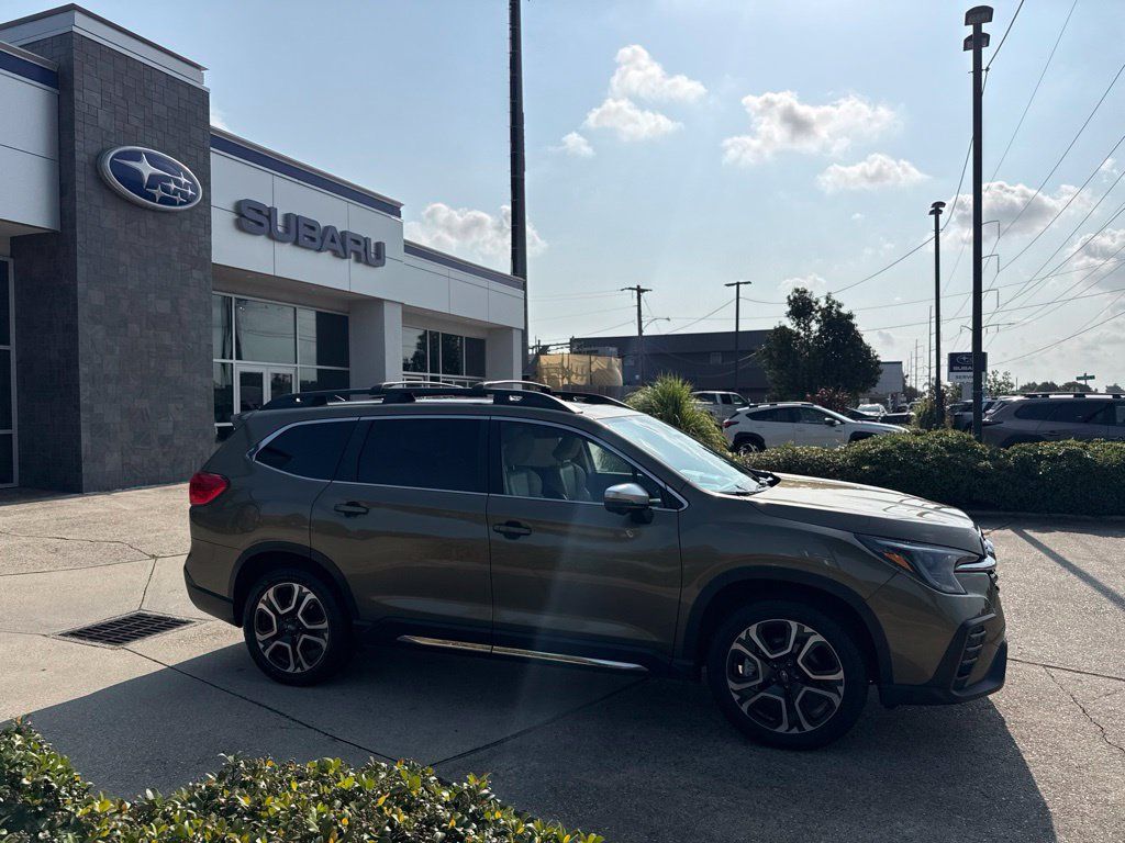 Used 2023 Subaru Ascent Limited w/ Technology Package AWD/4WD image 8