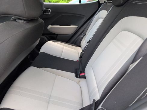 Used 2025 Hyundai Venue SEL FWD image 27