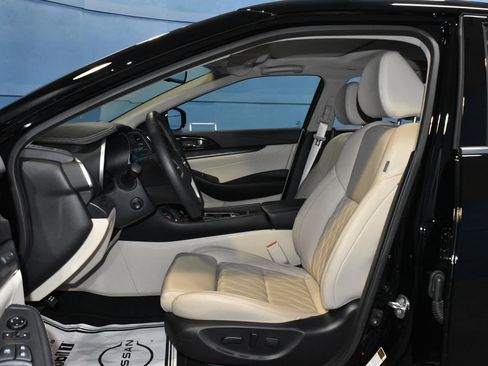 Certified 2023 Nissan Maxima Platinum w/ Sport Mat Group FWD image 7